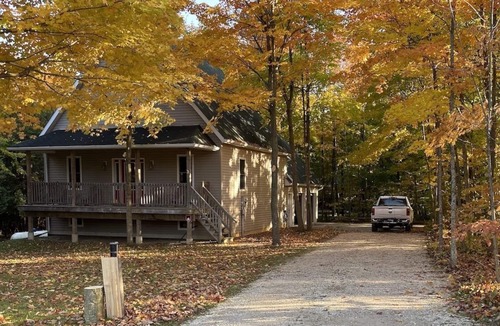 Flesherton Ski Chalet | 4 Bedroom Chalet Hike, Bike, Ski, Boat, ATV & Sled