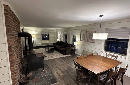 Jeffersonville Ski Chalet | 4-bedroom chalet in fabulous Cambridge with WiFi