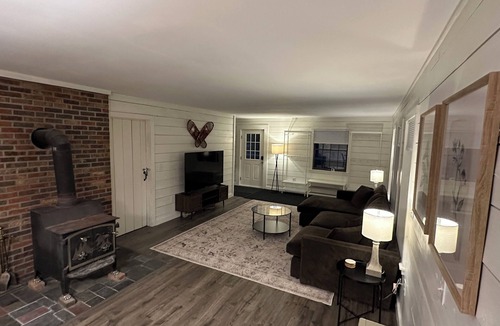 Jeffersonville Ski Chalet | 4-bedroom chalet in fabulous Cambridge with WiFi