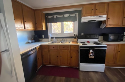 East Rochester House | 4 Bedroom Colonial in East Rochester