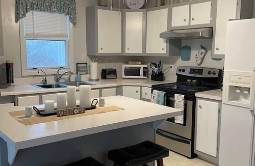 Versailles Cottage | 4 Bedroom Comfortable Cottage