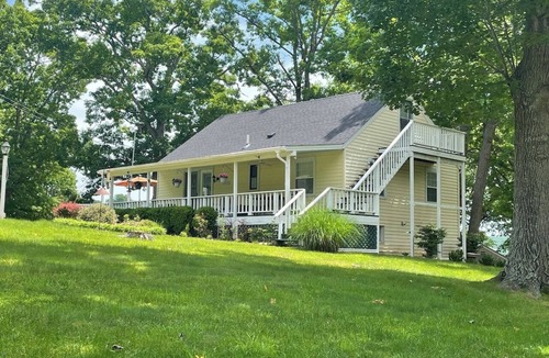 Versailles Cottage | 4 Bedroom Comfortable Cottage