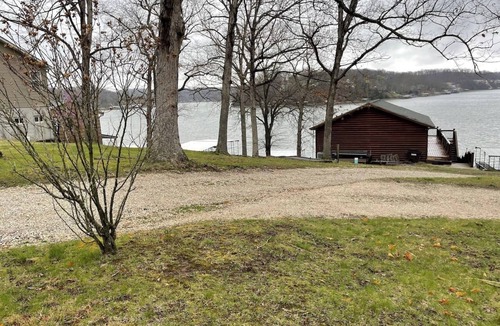 Versailles Cottage | 4 Bedroom Comfortable Cottage