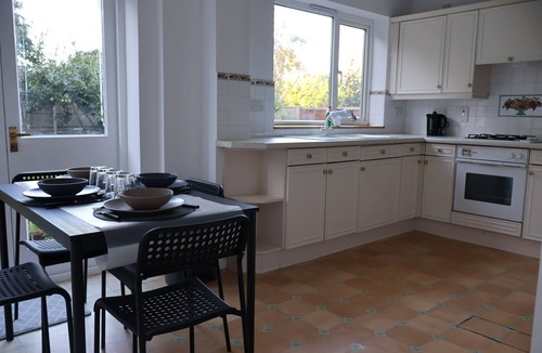 Barnt Green House | 4 bedroom cosy home in solihull