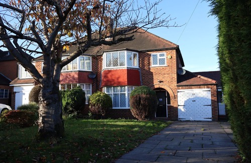 Barnt Green House | 4 bedroom cosy home in solihull