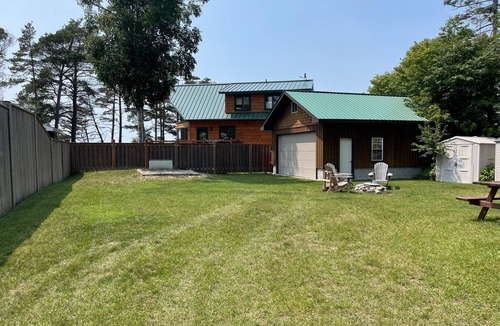 Providence Bay House | 4 Bedroom Cottage On Manitoulin Island - Next to Sandy Beach!