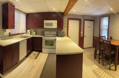 Providence Bay House | 4 Bedroom Cottage On Manitoulin Island - Next to Sandy Beach!