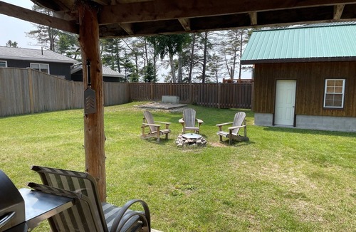 Providence Bay House | 4 Bedroom Cottage On Manitoulin Island - Next to Sandy Beach!