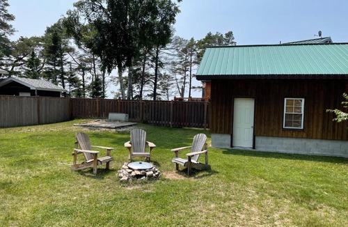 Providence Bay House | 4 Bedroom Cottage on Manitoulin Island Next to Sand Beaches!