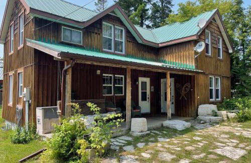 Providence Bay House | 4 Bedroom Cottage on Manitoulin Island Next to Sand Beaches!