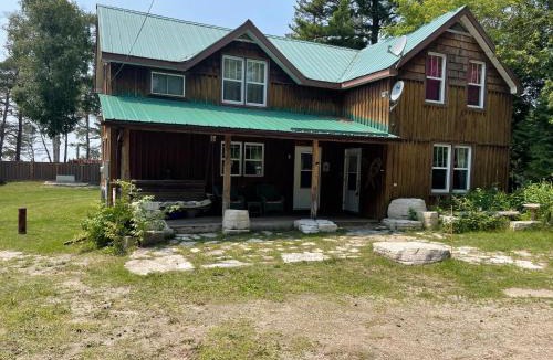 Providence Bay House | 4 Bedroom Cottage on Manitoulin Island Next to Sand Beaches!