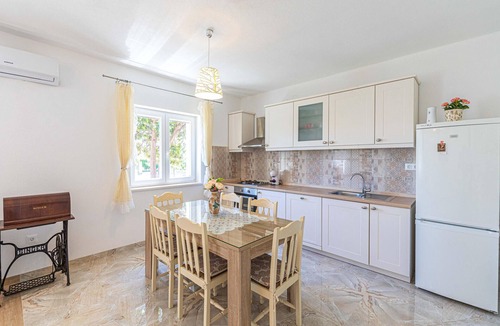 Kastel Novi House | 4 bedroom cozy home in Kastel Novi