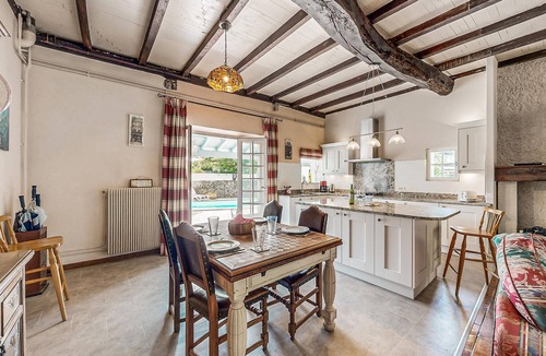 Escos House | 4 bedroom cozy home in Escos