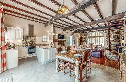 Escos House | 4 bedroom cozy home in Escos