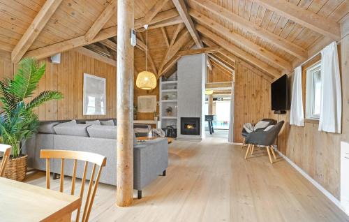 Haurvig House | 4 Bedroom Cozy Home In Hvide Sande