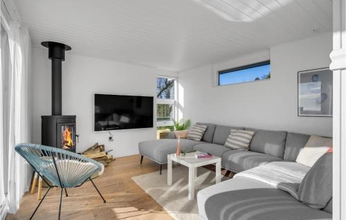Saksild Strand House | 4 Bedroom Cozy Home In Odder