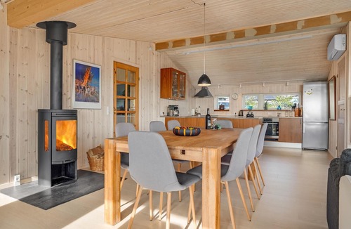 Ronde House | 4 bedroom cozy home in Rønde