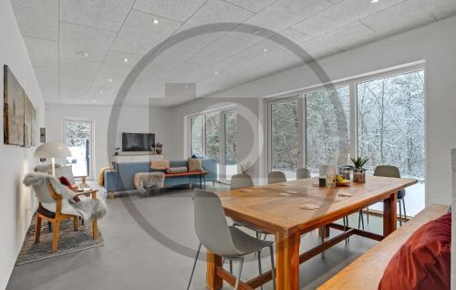 Thyholm House | 4 Bedroom Cozy Home In Thyholm