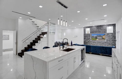 Fort Lauderdale Villa | 4 Bedroom Designer Home Next to Shul and Community Pool