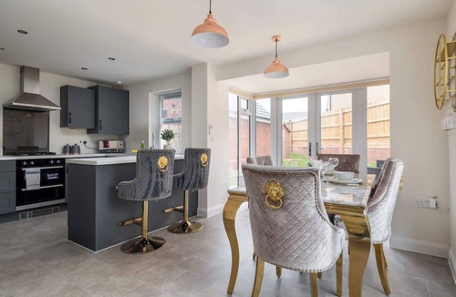 Bletchley House | 4 Bedroom Detached House