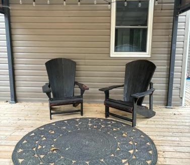 Temiskaming Shores House | 4 Bedroom Downtown Gem, Modern, Comfort, Fireplace, Huge Backyard, Steps to Lake and Broadwalk
