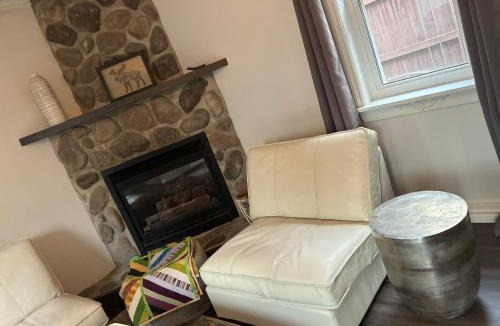 Temiskaming Shores House | 4 Bedroom Downtown Gem, Modern, Comfort, Fireplace, Huge Backyard, Steps to Lake and Broadwalk