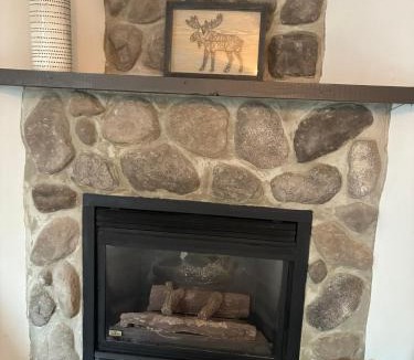 Temiskaming Shores House | 4 Bedroom Downtown Gem, Modern, Comfort, Fireplace, Huge Backyard, Steps to Lake and Broadwalk