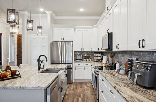 South Arlington House | 4 Bedroom Estate With Pool - 25 min TCU and AT&T