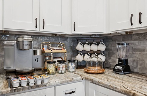 South Arlington House | 4 Bedroom Estate With Pool - 25 min TCU and AT&T