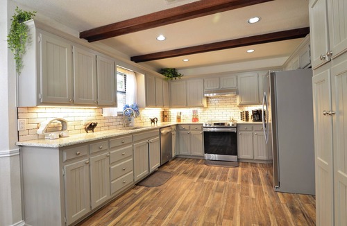 Burleson Other | 4-bedroom farmhouse in charming Burleson with WiFi, AC. Book now