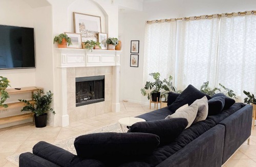 Allen House | 4 bedroom, fishing pond, playground, pet friendly!