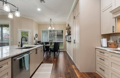 Bixby House | 4-Bedroom, Game Room, BBQ Grill, and Pool