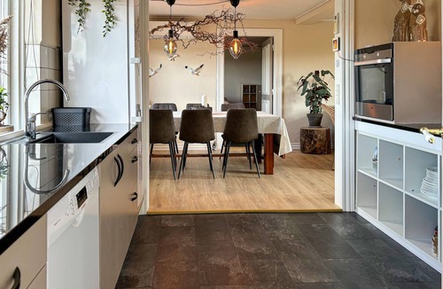 Sillerslev House | 4 bedroom gorgeous home in øster assels