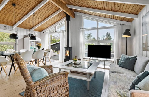 Lyngsbæk Strand House | 4 bedroom gorgeous home in Ebeltoft