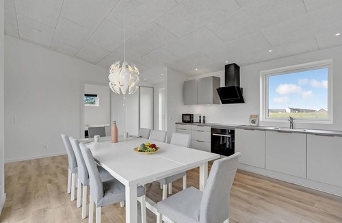Hjarbæk House | 4 bedroom gorgeous home in Løgstrup