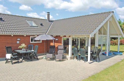 Bog By House | 4 bedroom gorgeous home in Bogø By