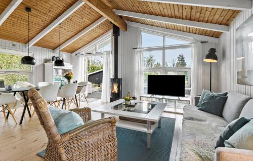 Lyngsbæk Strand House | 4 Bedroom Gorgeous Home In Ebeltoft