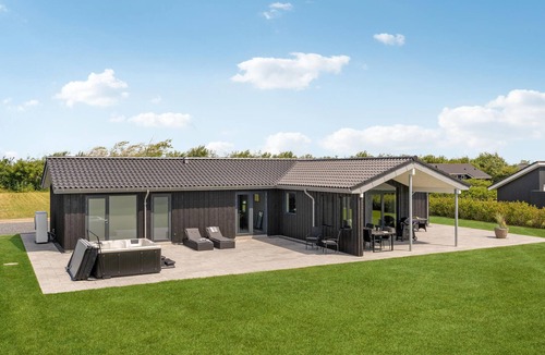 Skaven Strand House | 4 bedroom gorgeous home in Tarm