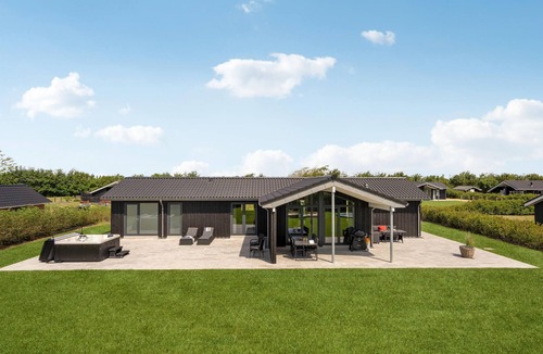 Skaven Strand House | 4 bedroom gorgeous home in Tarm