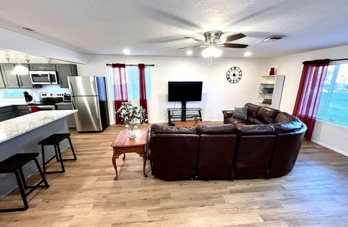 Paradise Hills Civic House | 4 Bedroom - Gorgeous Newly Renovated Home