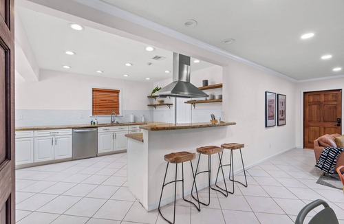South Corals House | 4 Bedroom. Heated Pool. Waterfall. Game Room. Close 2 Beach, Las Olas, Downtown.
