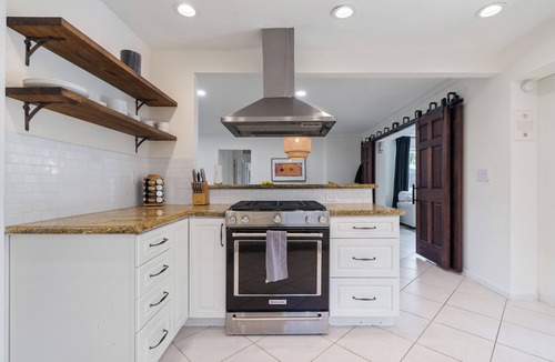 South Corals House | 4 Bedroom. Heated Pool. Waterfall. Game Room. Close 2 Beach, Las Olas, Downtown.