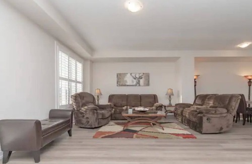 Watertown House | 4 bedroom home backing onto pond- sleeps 8