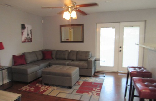 Garland House | 4 Bedroom Home - Great Location Sleep 9 Guest . 7 beds