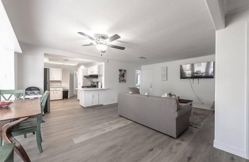 Groves House | 4 bedroom home in Groves with pool