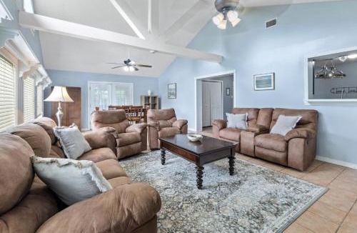 Carlyss House | 4 Bedroom Home in Sulphur La