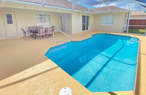 Thousand Oaks Villa | 4 bedroom home, private pool, single floor