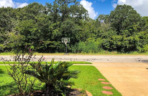Westfield Village House | 4 Bedroom Home - Close to A&M. Perfect for Aggie Events.