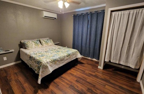 Mammoth Spring House | 4 Bedroom Home with a Jacuzzi Tub