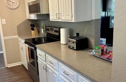 Judson House | 4-bedroom home with fitness equip. WiFi, pool table, fire pit, huge backyard